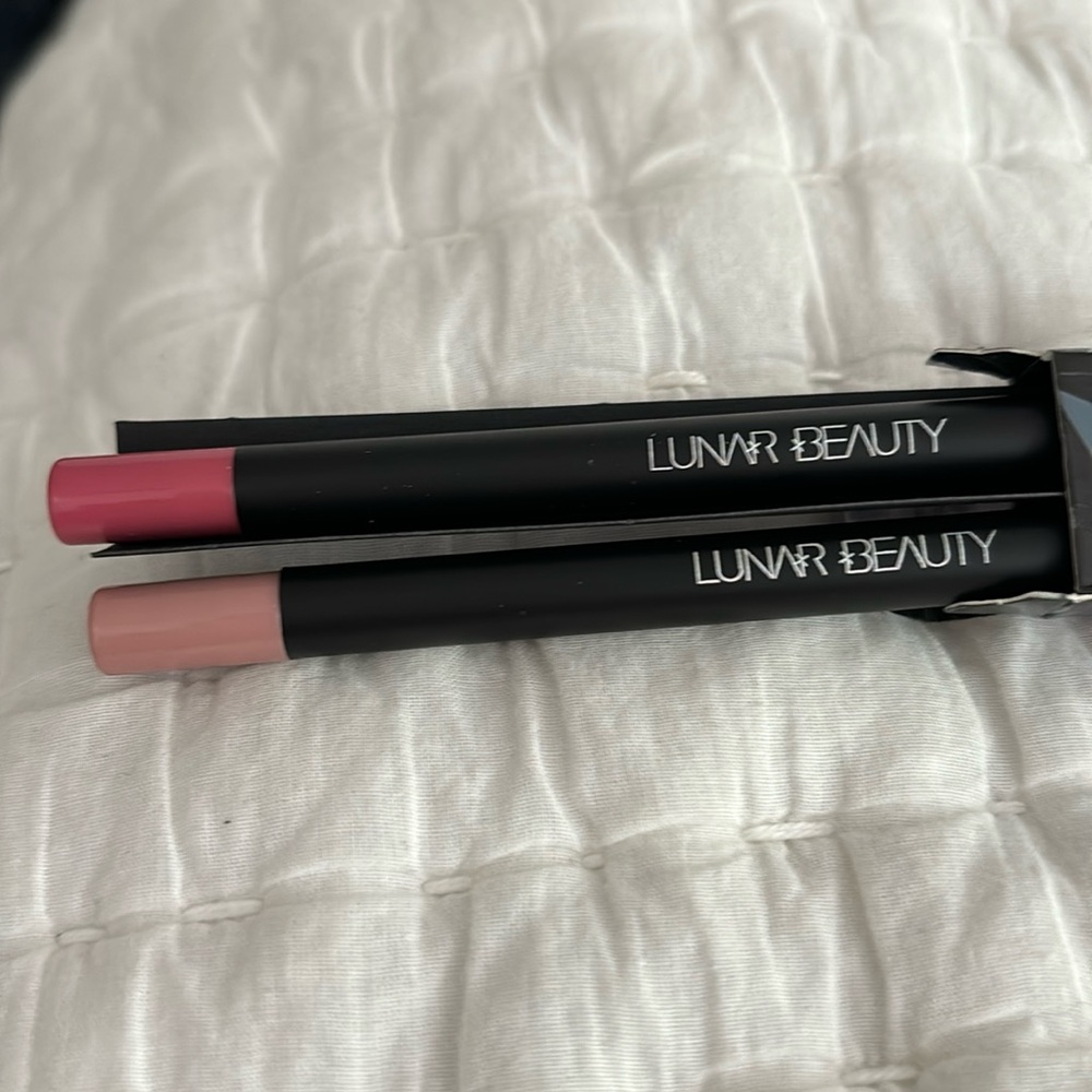 DONATED- LUNAR BEAUTY LIP 👄 PENCIL X 2. Donated
